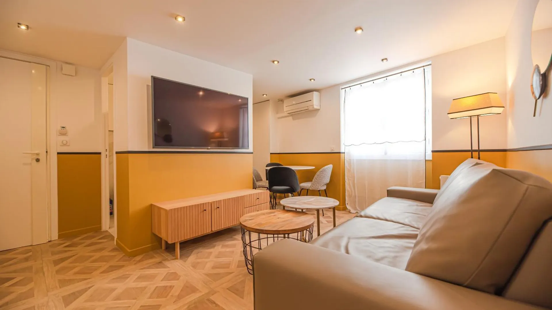 Cosy Flats- Notre Dame Apartment Paris 0*,